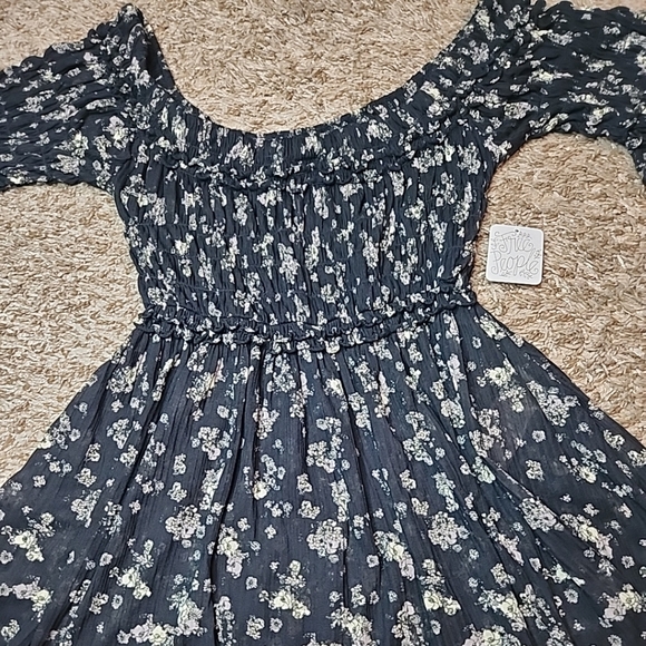 FREE PEOPLE Women’s Black Floral Smocked Short Sleeve Off The Shoulder Top Sz S - Picture 5 of 11